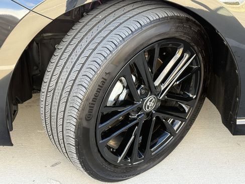 Used 2025 Toyota Camry SE w/ Convenience Package image 16