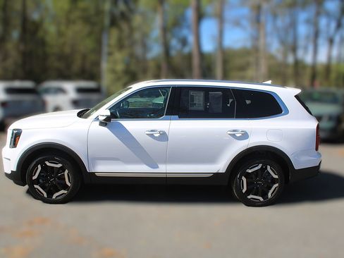 Certified 2024 Kia Telluride S image 5