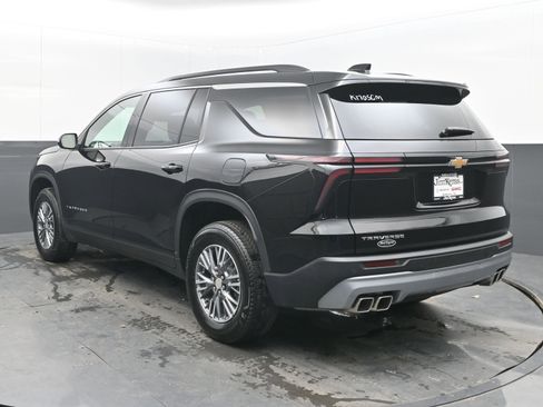 Used 2025 Chevrolet Traverse LT image 8