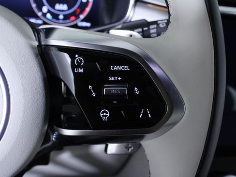 Used 2026 Jaguar F-PACE R-Dynamic S image 22