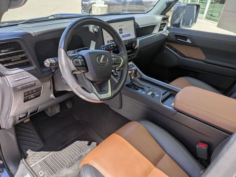 Used 2024 Lexus GX 550 w/ Accessory Package (2T) AWD/4WD image 14