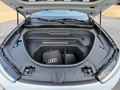 Used 2025 Audi Q6 e-tron Premium Plus w/ Premium Plus AWD/4WD image 8