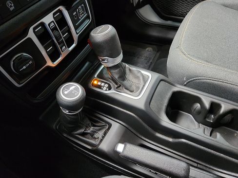 Used 2025 Jeep Gladiator Sport AWD/4WD image 20