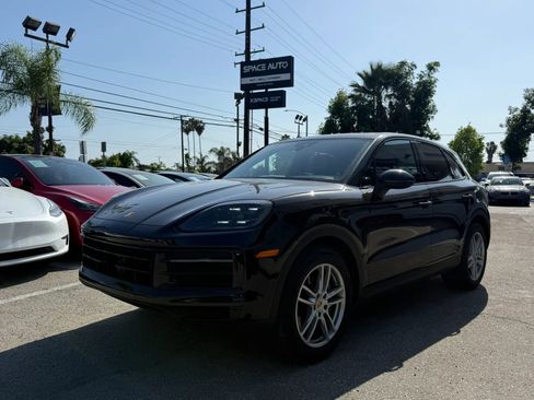 Used 2024 Porsche Cayenne AWD/4WD image 3