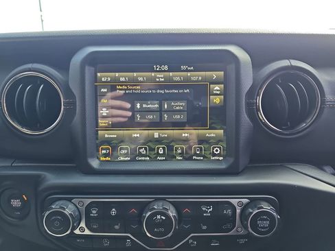 Used 2023 Jeep Wrangler Altitude image 26