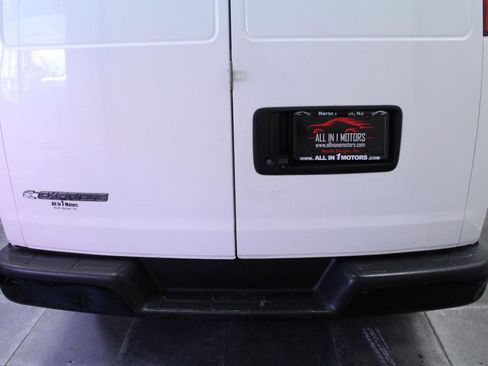 Used 2017 Chevrolet Express 2500 RWD image 5