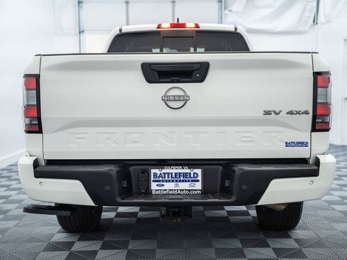 Used 2022 Nissan Frontier SV AWD/4WD image 6