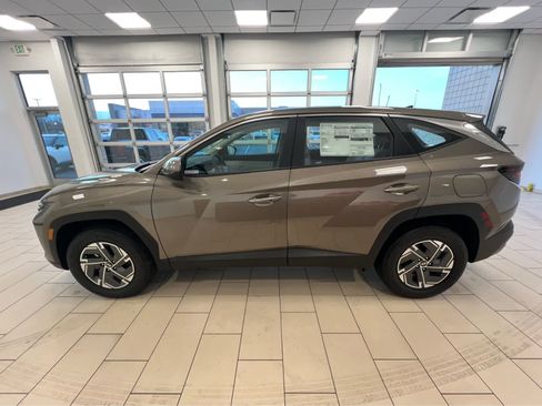 New 2026 Hyundai Tucson Blue SE image 12