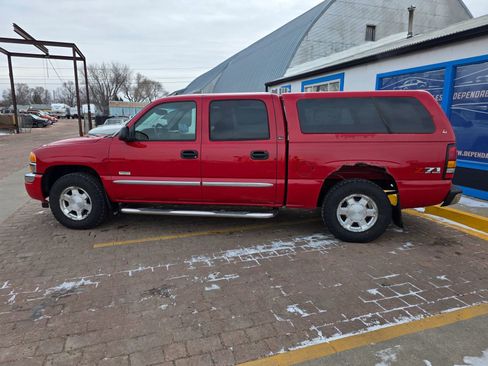 Used 2005 GMC Sierra 1500 SLE w/ Off-Road Package image 8