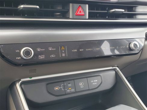 New 2026 Kia Carnival image 24