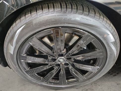 New 2025 Land Rover Range Rover SE image 9