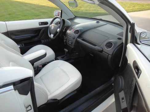 Used 2007 Volkswagen Beetle Triple White Edition image 5