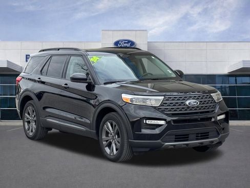 Used 2024 Ford Explorer XLT w/ Equipment Group 202A image 2