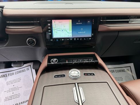 Used 2025 Lincoln Navigator Reserve AWD/4WD image 17