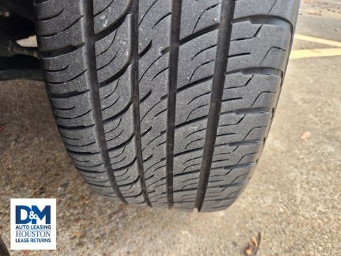 Used 2023 Toyota Camry SE image 19