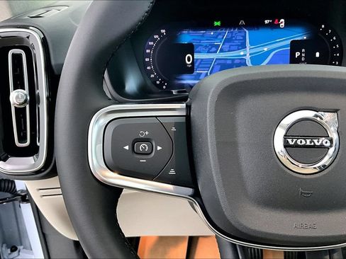 New 2026 Volvo XC40 B5 Ultra w/ Protection Package Premier AWD/4WD image 16