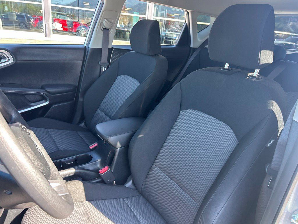 Used 2021 Kia Soul LX FWD image 11