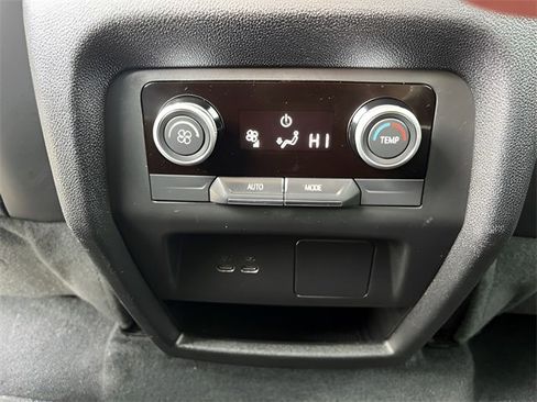 Used 2025 Buick Enclave Preferred image 33