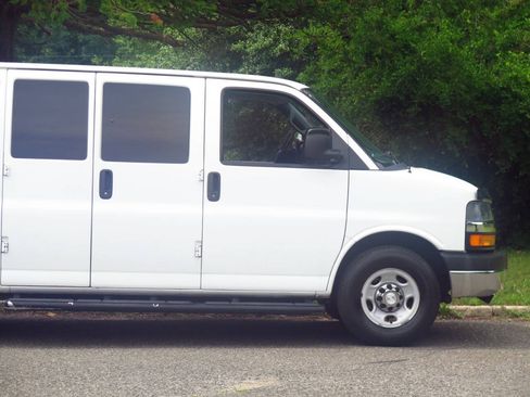Used 2016 Chevrolet Express 3500 LT w/ LT Preferred Equipment Group RWD image 24