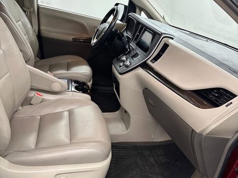 Used 2016 Toyota Sienna XLE w/ Outdoor Package image 36