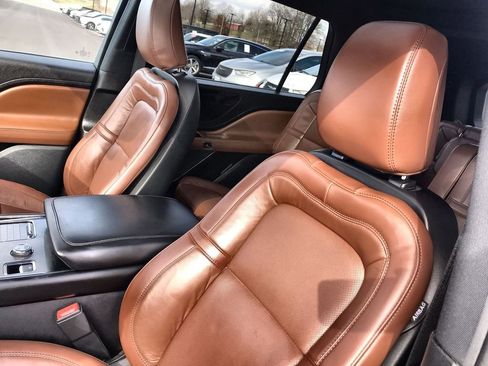 Used 2023 Lincoln Aviator Reserve w/ Elements Package Plus image 11