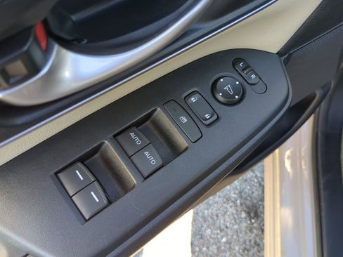 Used 2017 Honda CR-V EX-L image 18