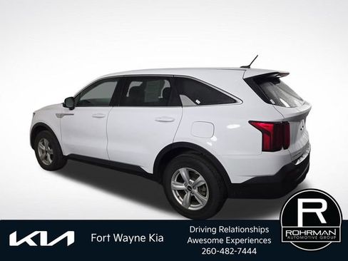 Used 2023 Kia Sorento LX AWD/4WD image 10