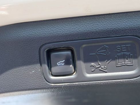 Used 2021 Ford Expedition Platinum image 12