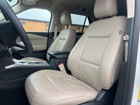 Certified 2023 Ford Explorer XLT w/ Equipment Group 202A image 18