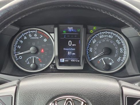 Used 2022 Toyota Tacoma TRD Off-Road AWD/4WD image 28