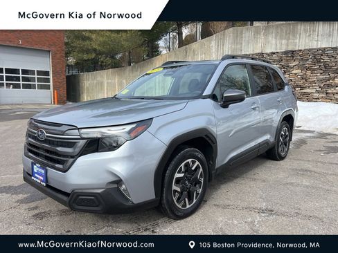 Used 2025 Subaru Forester Premium image 1