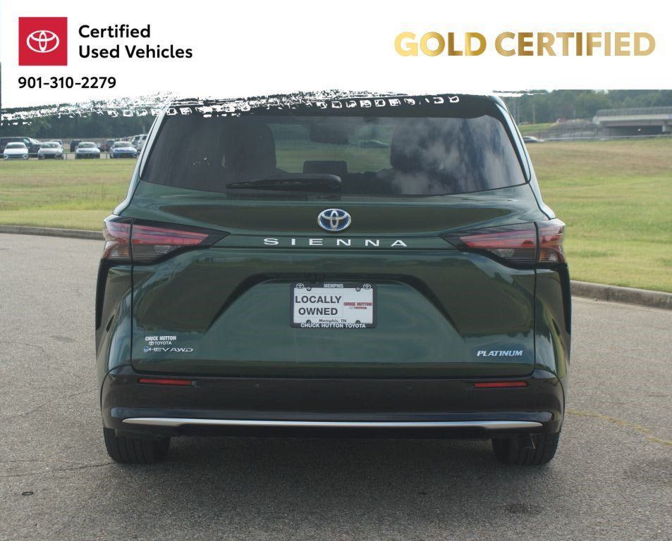 Used 2025 Toyota Sienna Platinum AWD/4WD image 3