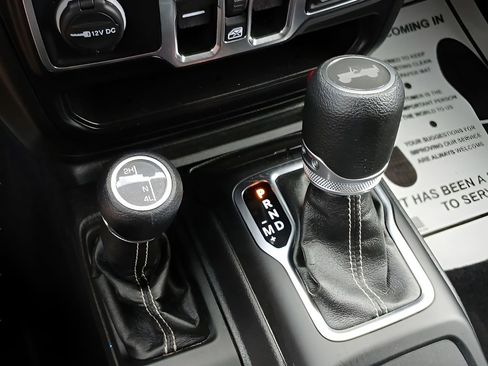 Used 2021 Jeep Wrangler Unlimited Sahara w/ Cold Weather Group AWD/4WD image 11