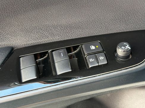 Used 2022 Toyota Prius Prime XLE FWD image 13