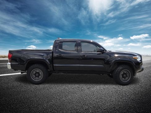 Used 2019 Toyota Tacoma SR5 RWD image 13