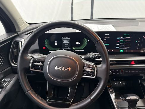 Used 2024 Kia Sorento S image 23
