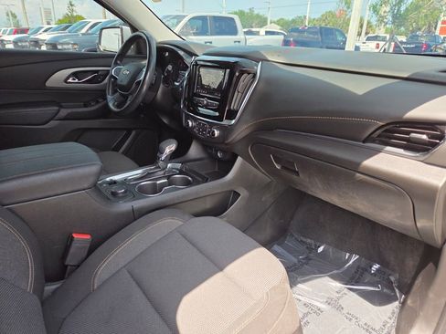 Used 2021 Chevrolet Traverse LT FWD image 9