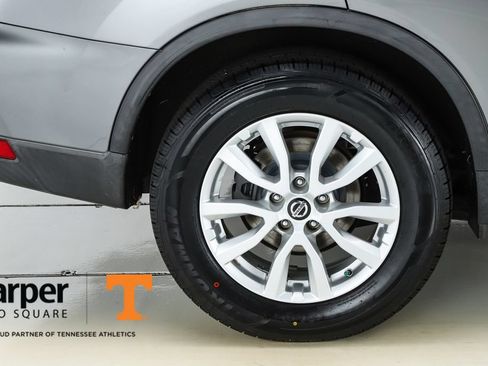 Used 2019 Nissan Rogue SV FWD image 13