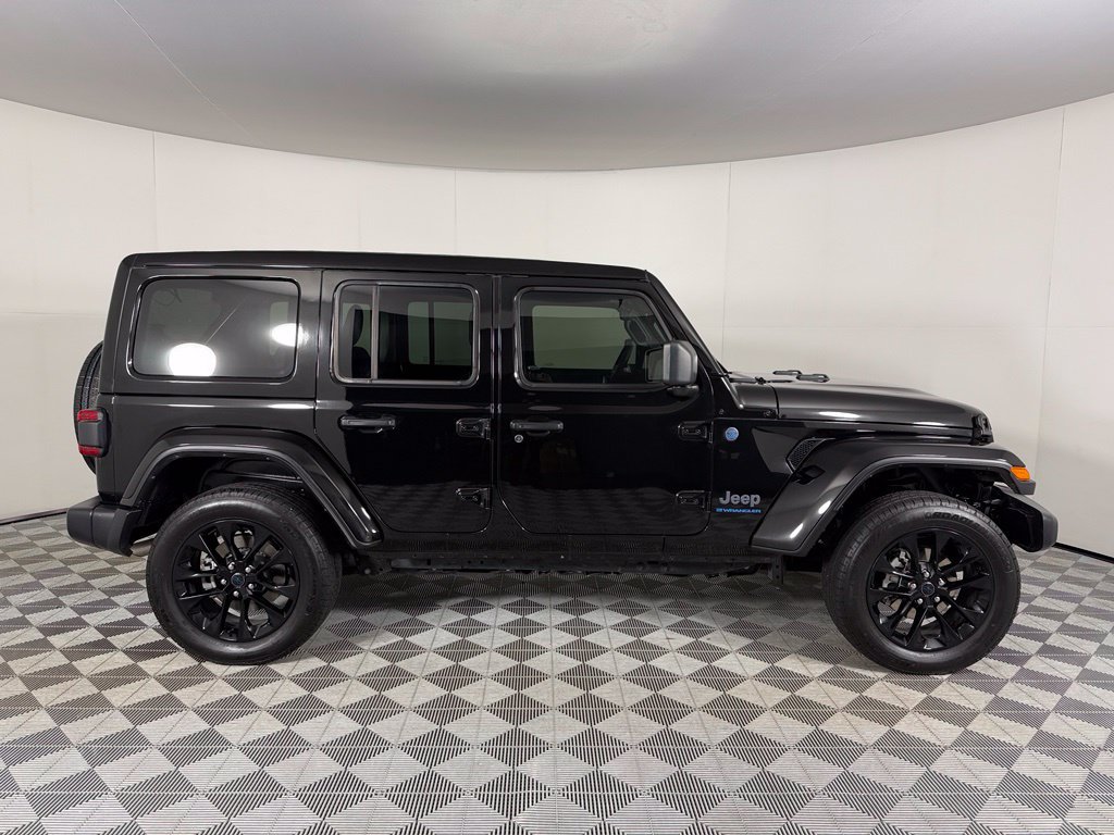 Used 2025 Jeep Wrangler Unlimited Sahara w/ Safety Group AWD/4WD image 5