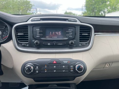 Used 2016 Kia Sorento FWD image 14