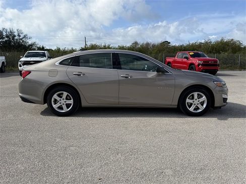 Used 2022 Chevrolet Malibu LS image 2