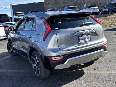 New 2025 Kia Niro SX Touring image 32