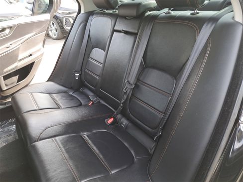 Used 2018 Jaguar XE Prestige image 13