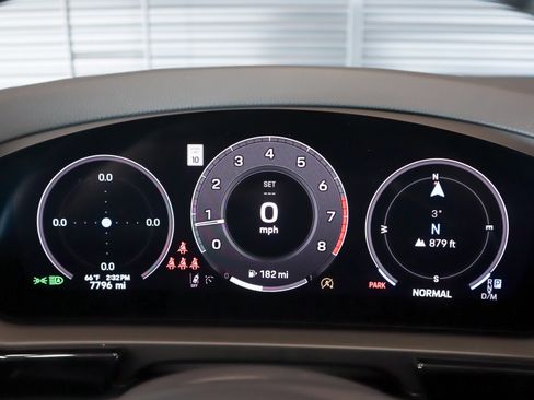 Certified 2025 Porsche Cayenne Coupe image 16