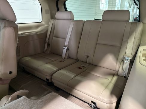 Used 2013 Cadillac Escalade Premium image 37