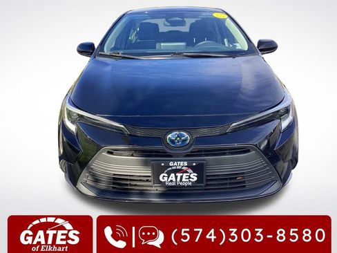 Used 2025 Toyota Corolla LE image 2