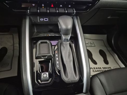 Used 2024 Chevrolet Colorado LT w/ LT Convenience Package III image 30