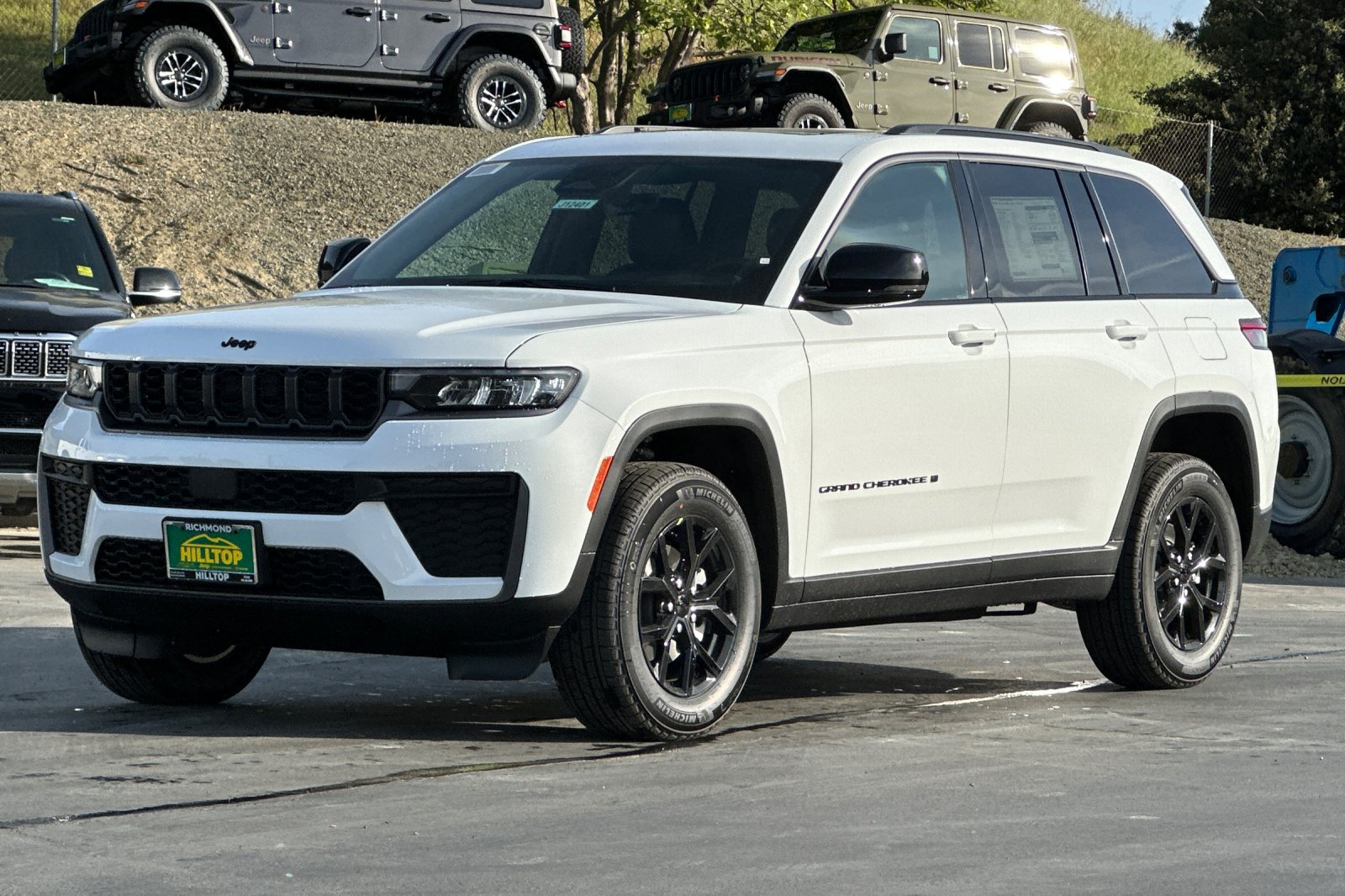 New 2026 Jeep Grand Cherokee Altitude AWD/4WD image 8