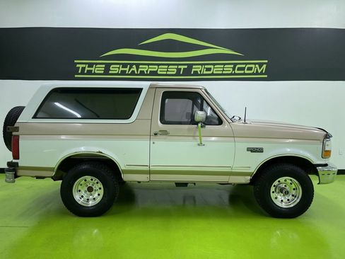 Used 1996 Ford Bronco XLT image 11