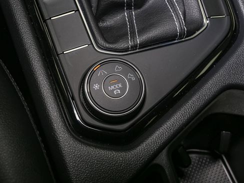 Certified 2023 Volkswagen Taos SE image 35